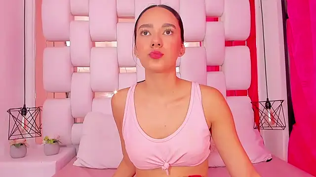 EmmyCruzZ online show from December 18, 7:40 pm