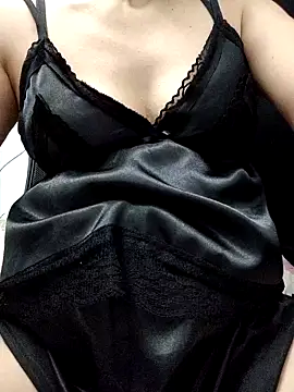 Snapshot of Haralushiaaa chatting on October 1, 2:11 pm Haralushiaaa online show from October 1, 2:11 pm