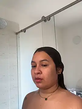 Pretty Isadora online show from February 26, 8:30 pm