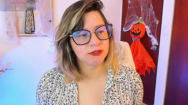 Chanelll Taylorr  online show from October 27, 12:01 pm