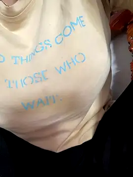 Snapshot of Milk_Mom99 chatting on October 7, 1:32 am Milk Mom99 online show from October 7, 1:32 am