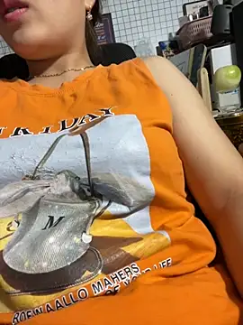 Snapshot of Milk_Mom99 chatting on October 12, 12:46 am Milk Mom99 online show from October 12, 12:46 am