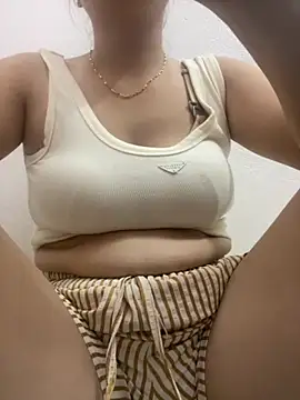 Snapshot of Milk_Mom99 chatting on October 10, 8:19 am Milk Mom99 online show from October 10, 8:19 am