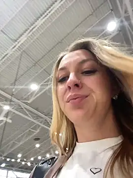 Snapshot of Sweet___Emily chatting on October 10, 1:49 pm Sweet   Emily online show from October 10, 1:49 pm