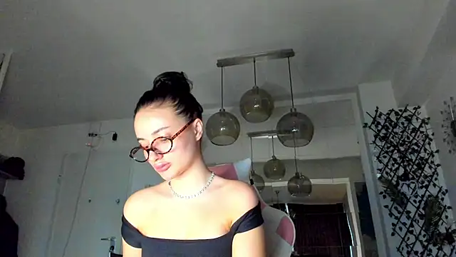 IreneVON online show from February 6, 7:01 am