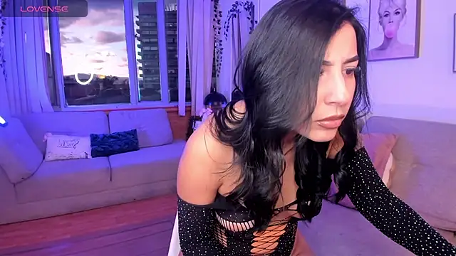 Snapshot of Bella_ev chatting on October 8, 10:14 pm Bella ev online show from October 8, 10:14 pm