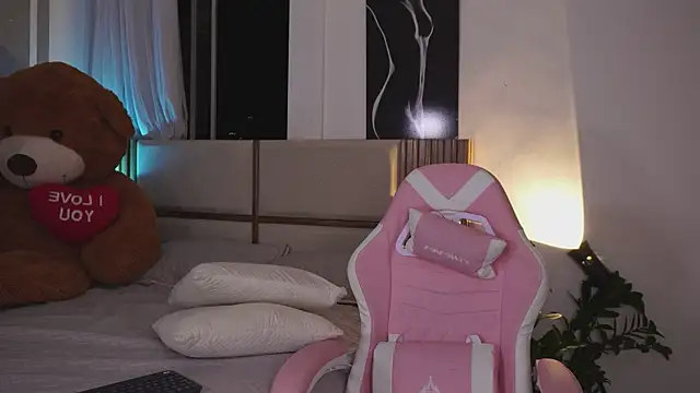 AnnyHizzle online show from May 12, 11:55 pm