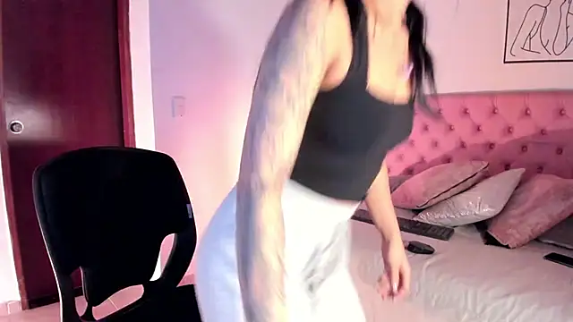 Dapnne  online show from November 29, 1:04 pm