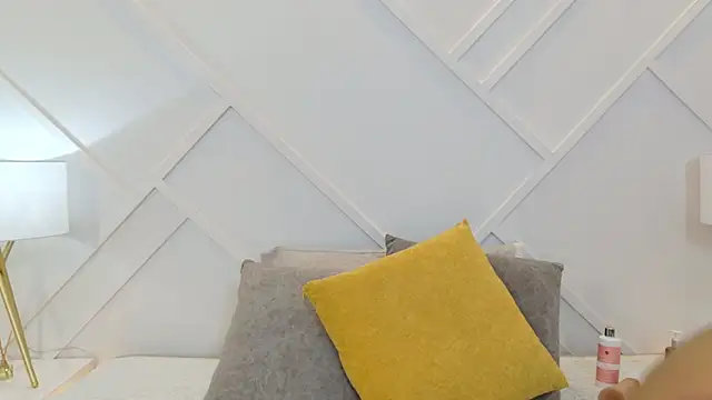 Juliabadlee online show from May 22, 1:25 am