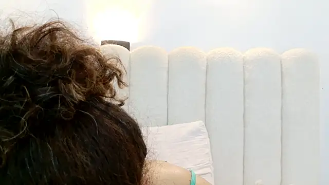 Juliabadlee online show from January 8, 11:20 pm