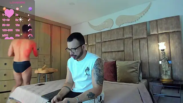 Snapshot of petterwilly1 chatting on October 18, 3:15 pm petterwilly1 online show from October 18, 3:15 pm