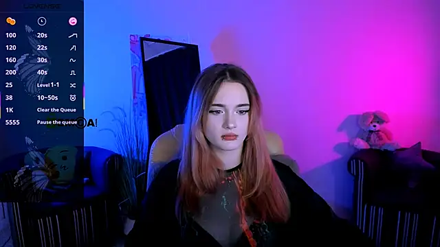 liana kisses online show from October 18, 8:10 pm