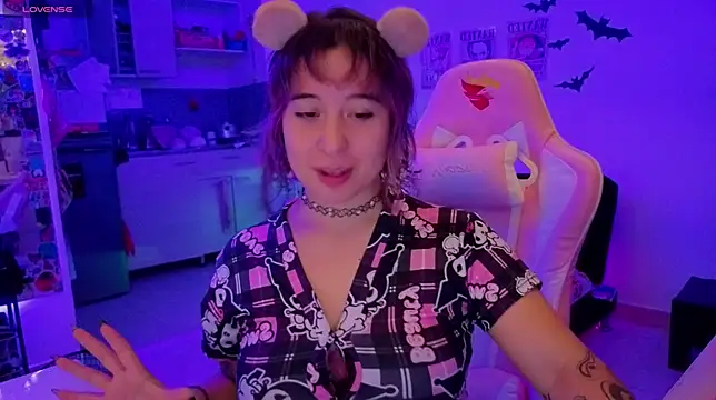 Celeste Bauman online show from June 8, 1:28 am