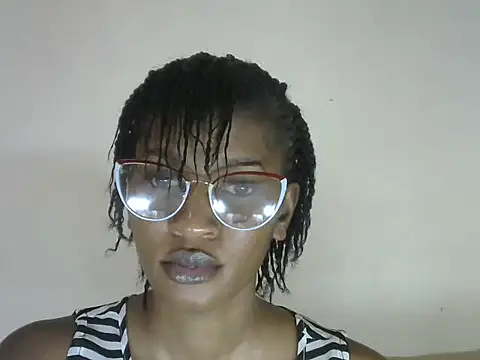 Snapshot of Pretty-emmie chatting on September 19, 2:49 pm Pretty-emmie online show from September 19, 2:49 pm