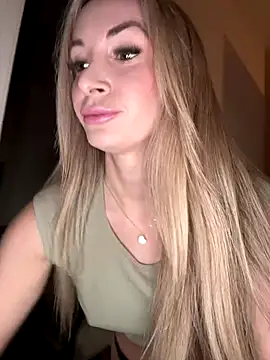 Snapshot of Micky_Muffin chatting on October 4, 1:39 pm Micky Muffin online show from October 4, 1:39 pm