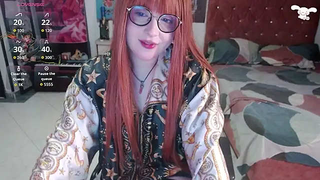 Snapshot of Avril2001 chatting on October 10, 2:05 am Avril2001 online show from October 10, 2:05 am