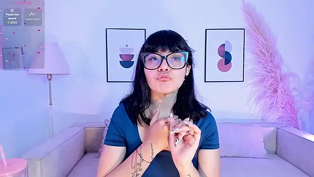 Snapshot of Sweet_Namii chatting on October 13, 7:49 pm Sweet Namii online show from October 13, 7:49 pm