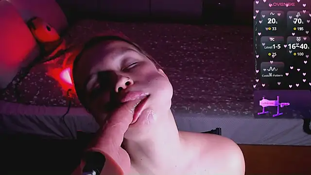 bitchpeace  online show from March 12, 8:44 pm