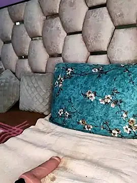 juhicpl143 online show from December 2, 9:43 am