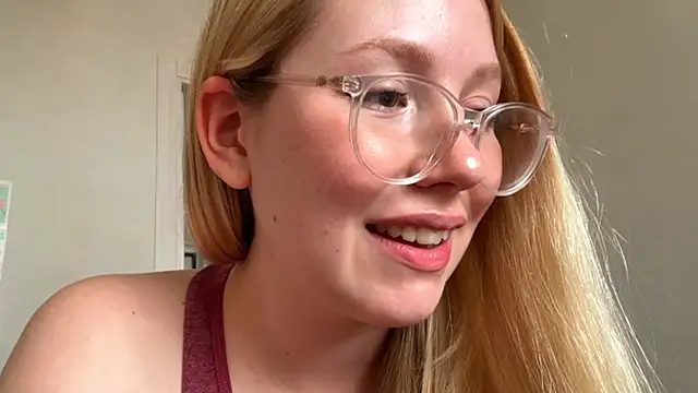 Snapshot of HoneyAudrey chatting on September 19, 3:38 am HoneyAudrey online show from September 19, 3:38 am