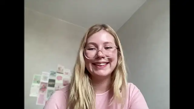 Snapshot of HoneyAudrey chatting on October 6, 2:39 am HoneyAudrey online show from October 6, 2:39 am