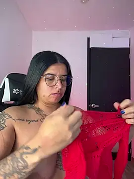 Devilsweet17 online show from April 4, 9:35 pm