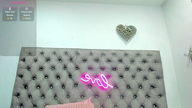 Snapshot of Hannah_Miller__ chatting on October 9, 6:01 pm Hannah Miller online show from October 9, 6:01 pm