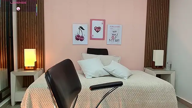 alina martinelli online show from April 9, 11:48 am