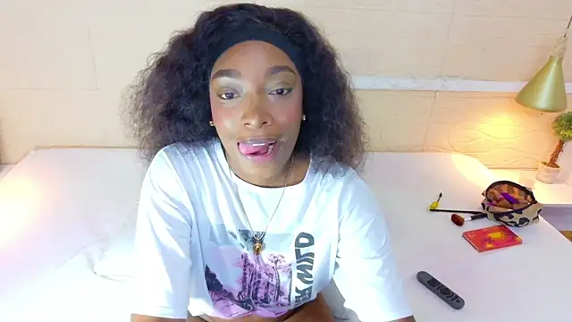 Snapshot of Shamiraa_moore chatting on October 9, 8:13 pm Shamiraa moore online show from October 9, 8:13 pm