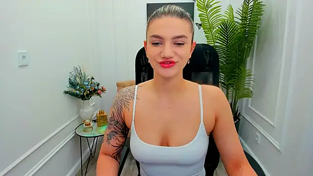 SelenaeMoore online show from November 25, 4:47 am