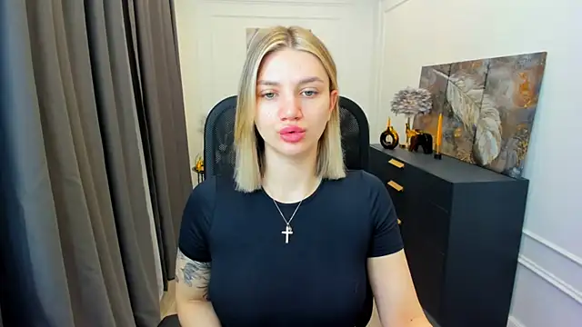 SelenaeMoore online show from April 19, 3:39 am