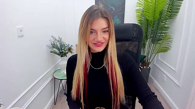 Snapshot of SelenaeMoore chatting on September 13, 11:40 am SelenaeMoore online show from September 13, 11:40 am