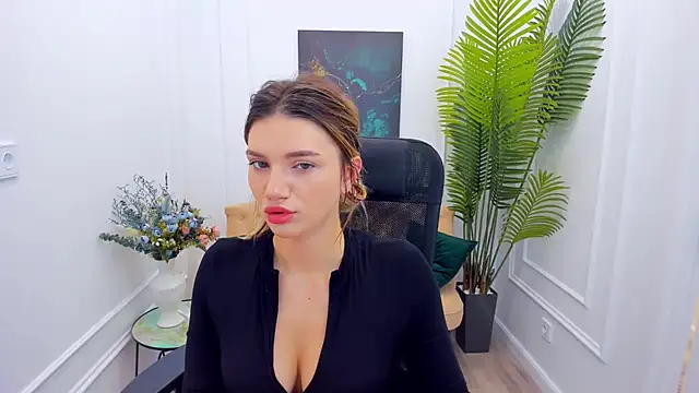 Snapshot of SelenaeMoore chatting on September 11, 3:40 am SelenaeMoore online show from September 11, 3:40 am