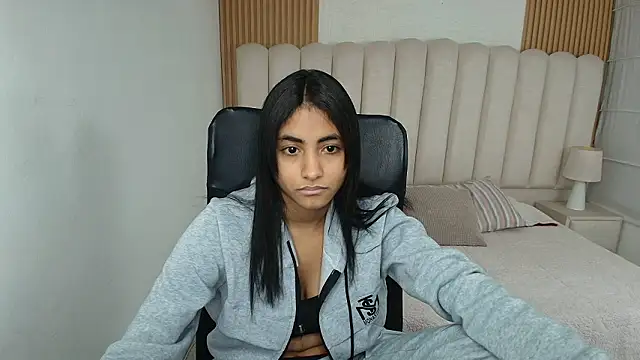 shaneelle online show from March 21, 6:07 am