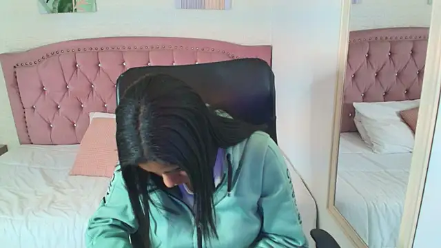Snapshot of shaneelle chatting on September 9, 3:06 am shaneelle online show from September 9, 3:06 am