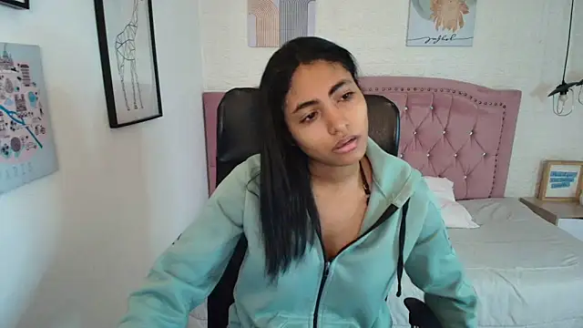 shaneelle online show from December 19, 4:05 am