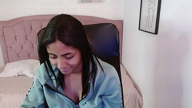 shaneelle online show from November 12, 3:37 am