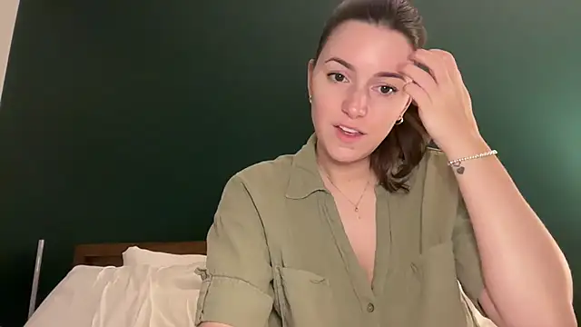Snapshot of urwetdreamDDD chatting on October 15, 12:02 am urwetdreamDDD online show from October 15, 12:02 am