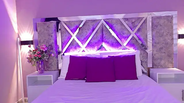 AmmyJones  online show from July 28, 7:15 pm