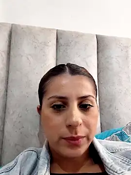 Nahiajhonson  online show from January 5, 9:29 pm