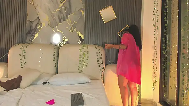 EmmaTorres  online show from January 9, 11:53 pm