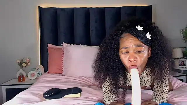 FRUITOFEDEN01 online show from November 23, 12:51 pm