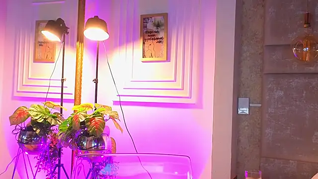 AlessiaLondon online show from February 14, 10:39 am