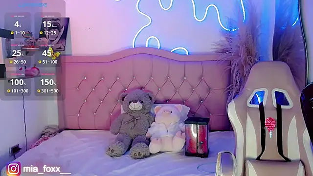 Mia foxx  online show from September 16, 10:40 pm