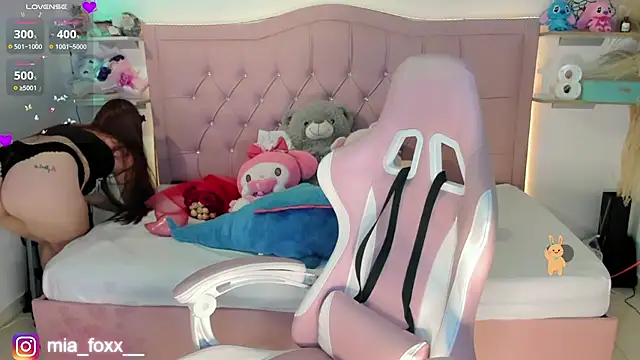 Mia foxx  online show from November 22, 9:28 pm