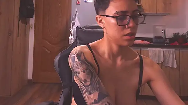 Cutie Shy  online show from March 9, 1:20 am