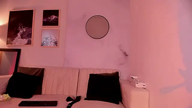 lara madisson online show from March 2, 7:15 am