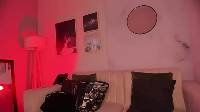 lara madisson online show from November 8, 6:18 am