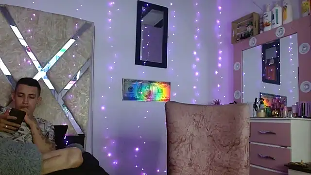 parejacaliente20154 online show from November 15, 12:39 pm