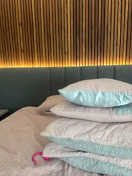 EmiilyAdams  online show from October 12, 12:35 am